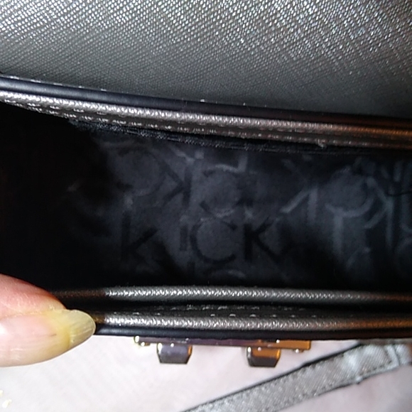 CALVIN KLEIN Saffiano Mini Crossbody with push lock closure - Picture 6 of 7